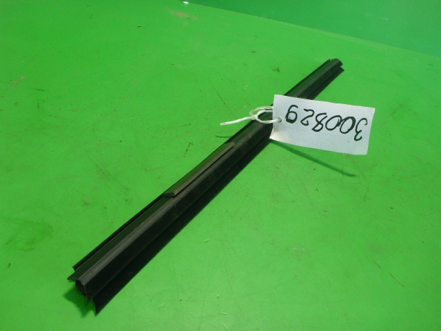 Накладка стекла заднего правого