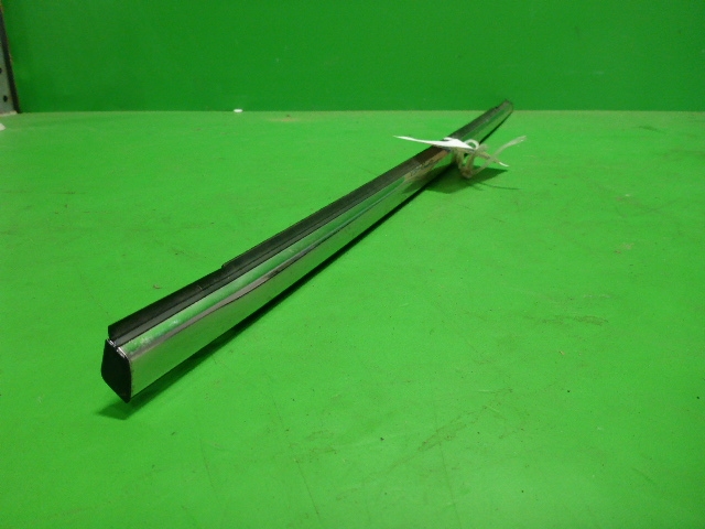 Накладка стекла заднего левого