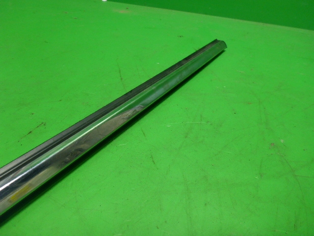 Накладка стекла заднего левого