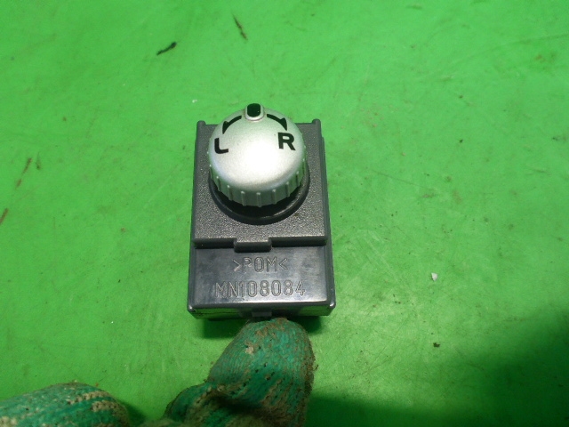 Переключатель регулировки зеркал