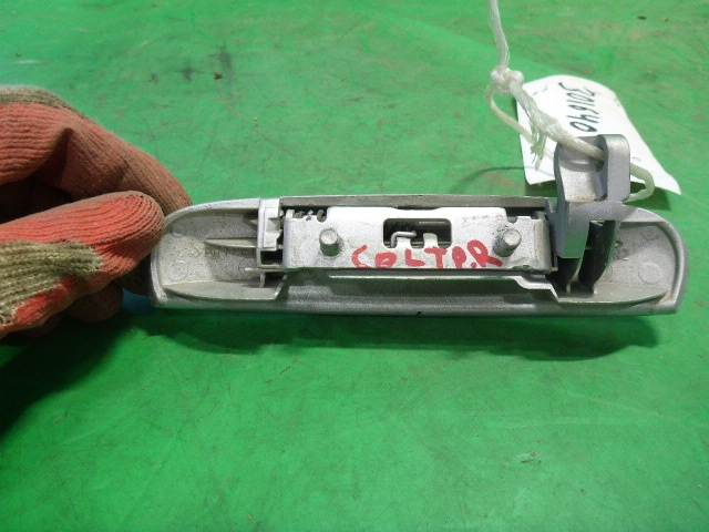 Ручка двери передней наружная правая