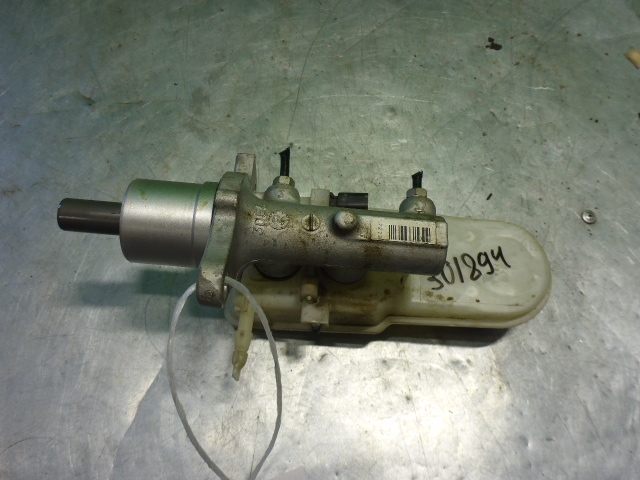 Цилиндр тормозной главный