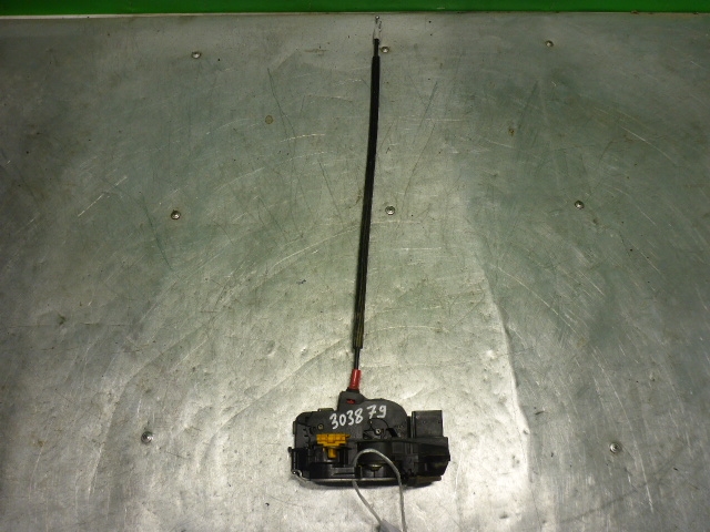 Замок двери передней левой