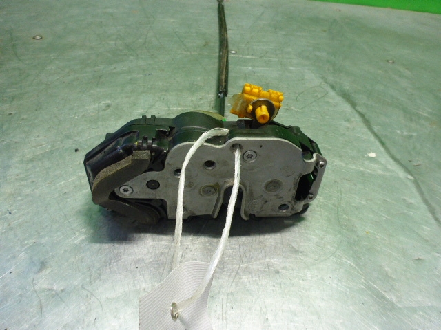 Замок двери задней правой