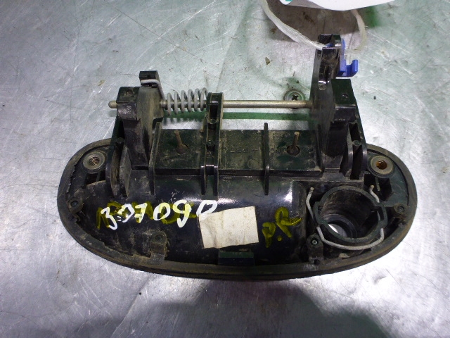 Ручка двери передней наружная правая