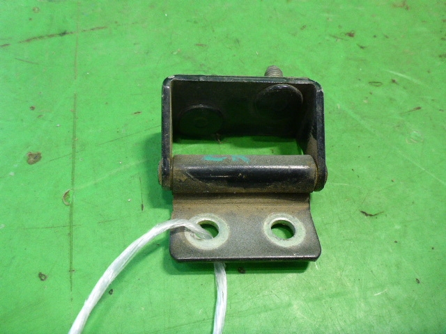 Петля двери багажника