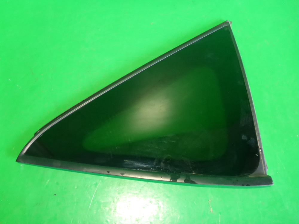 Стекло кузовное глухое правое