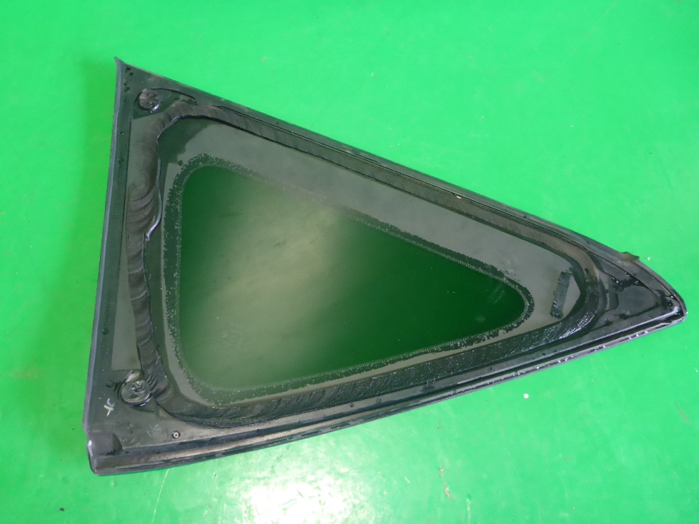 Стекло кузовное глухое правое