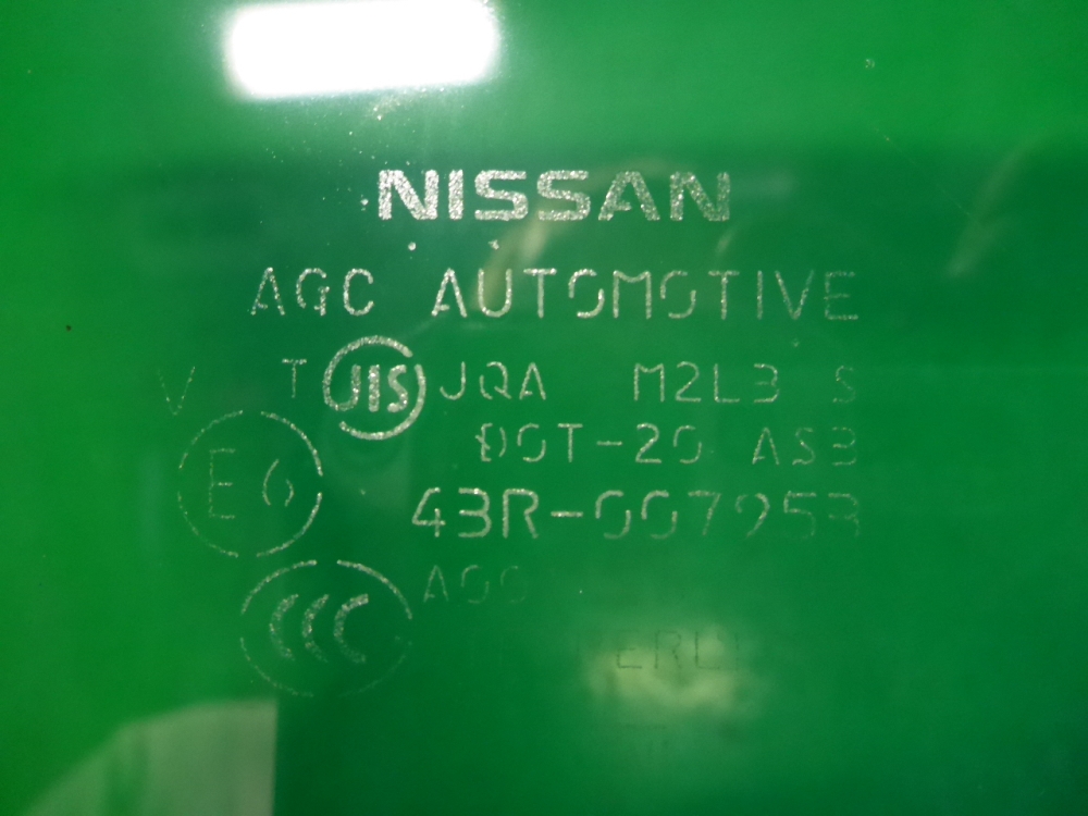 Стекло кузовное глухое правое