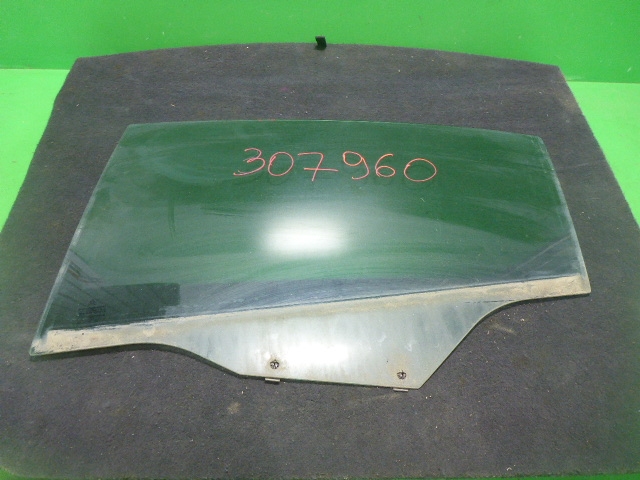 Стекло двери задней левой