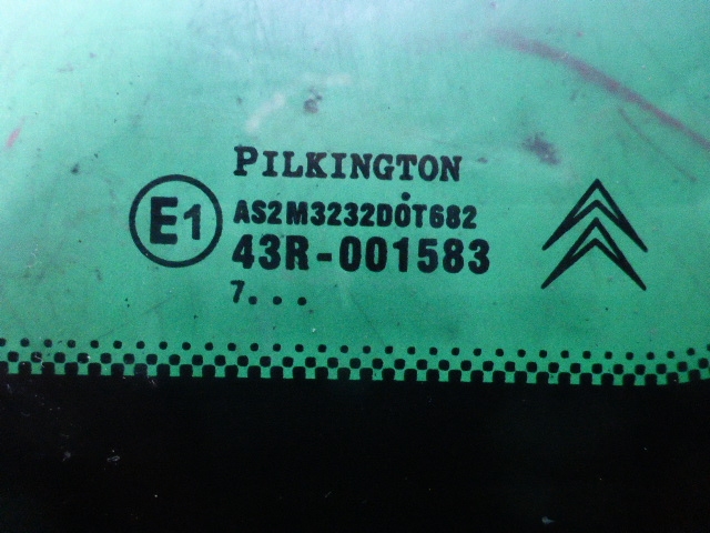 Стекло кузовное глухое правое