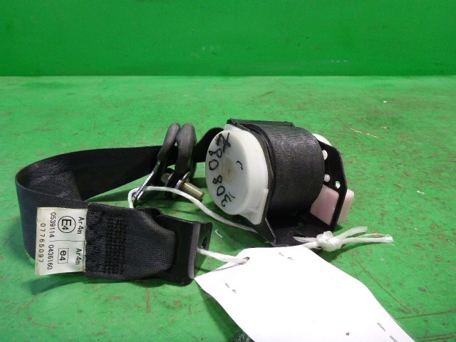 Ремень безопасности