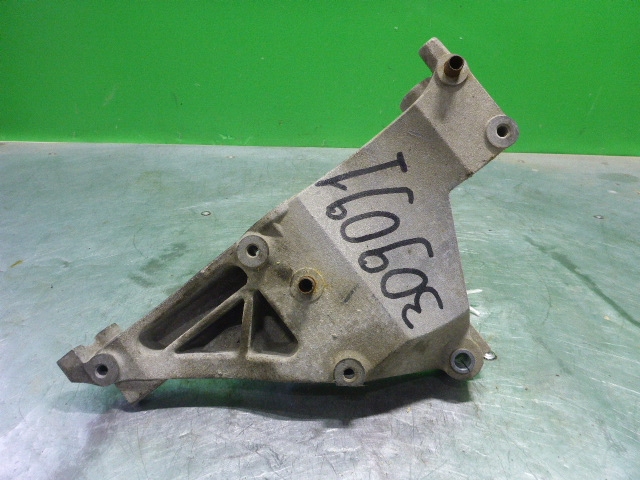 Кронштейн двигателя