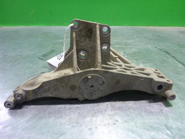 Кронштейн двигателя