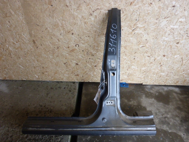 Порог со стойкой левый