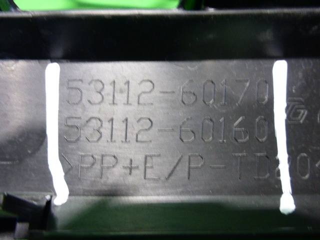 Решетка в бампер центральная