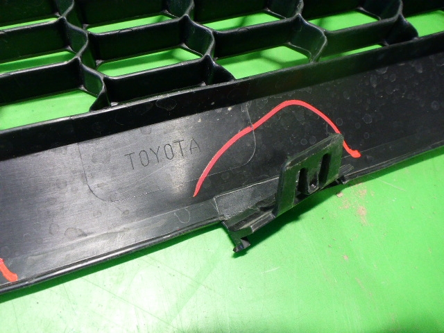 Решетка в бампер центральная