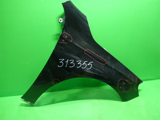 Крыло переднее правое