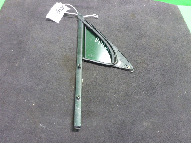 Стекло двери передней левой (форточка)