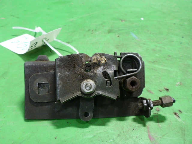 Замок бардачка