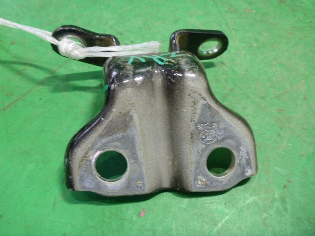 Петля двери задней правой верхняя