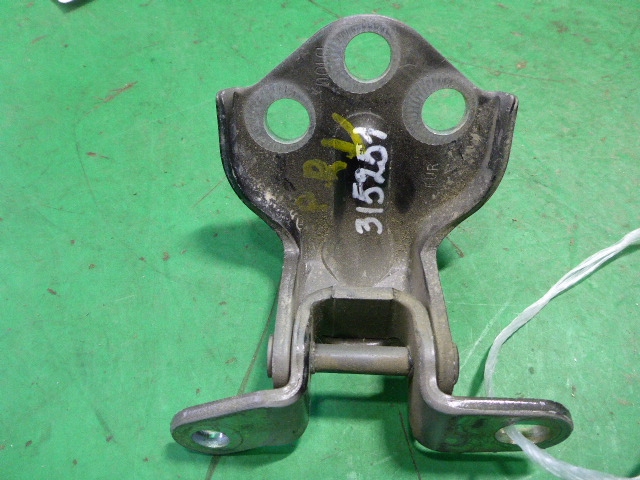 Петля двери передней правой верхняя