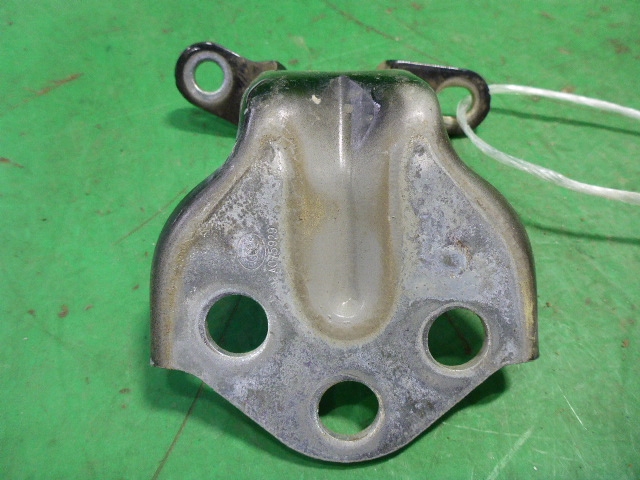 Петля двери передней правой верхняя