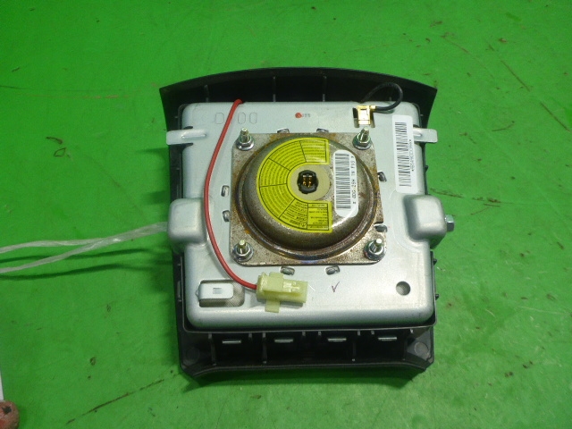 Подушка безопасности в рулевое колесо