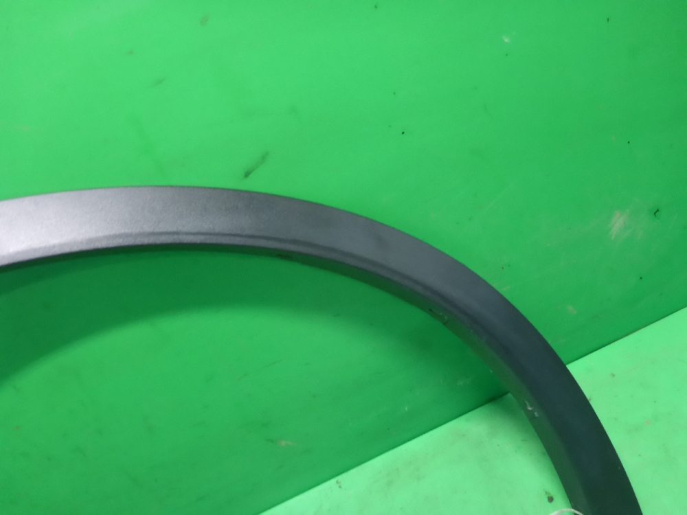 Накладка переднего крыла правого