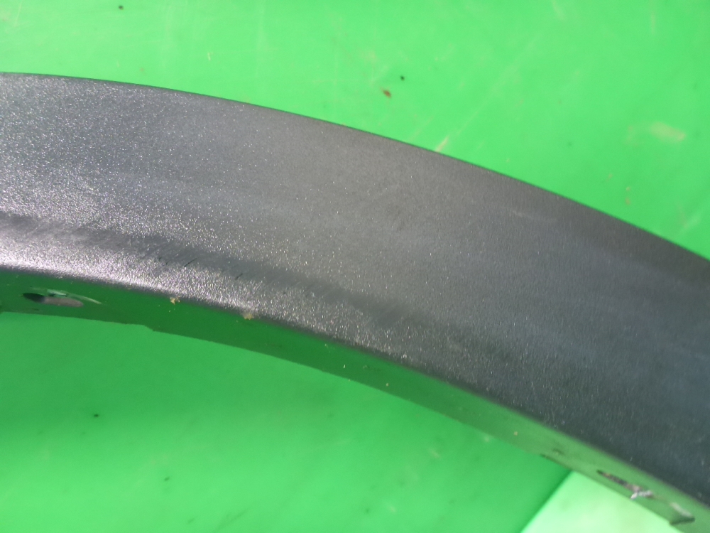 Накладка переднего крыла правого