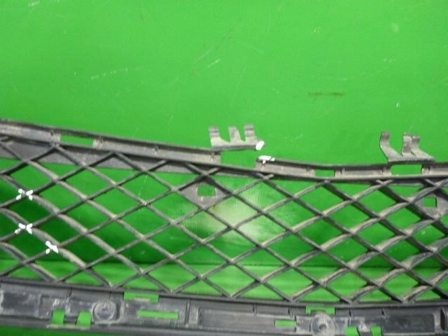 Решетка в бампер центральная