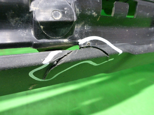 Решетка в бампер центральная