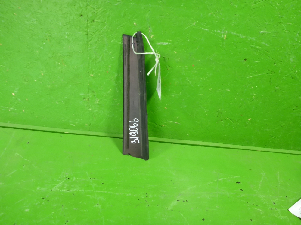 Накладка двери задней левой