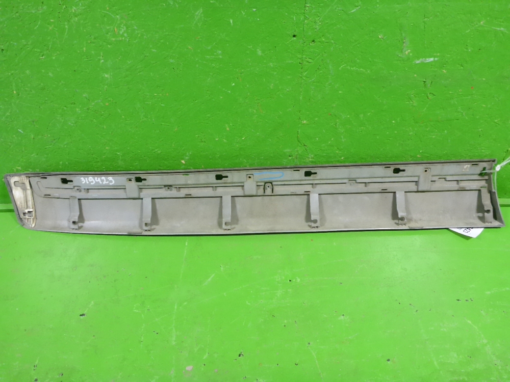 Накладка двери передней правой