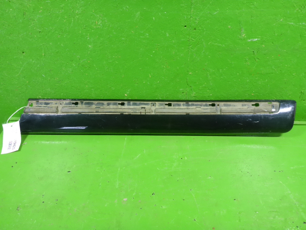 Накладка двери передней правой