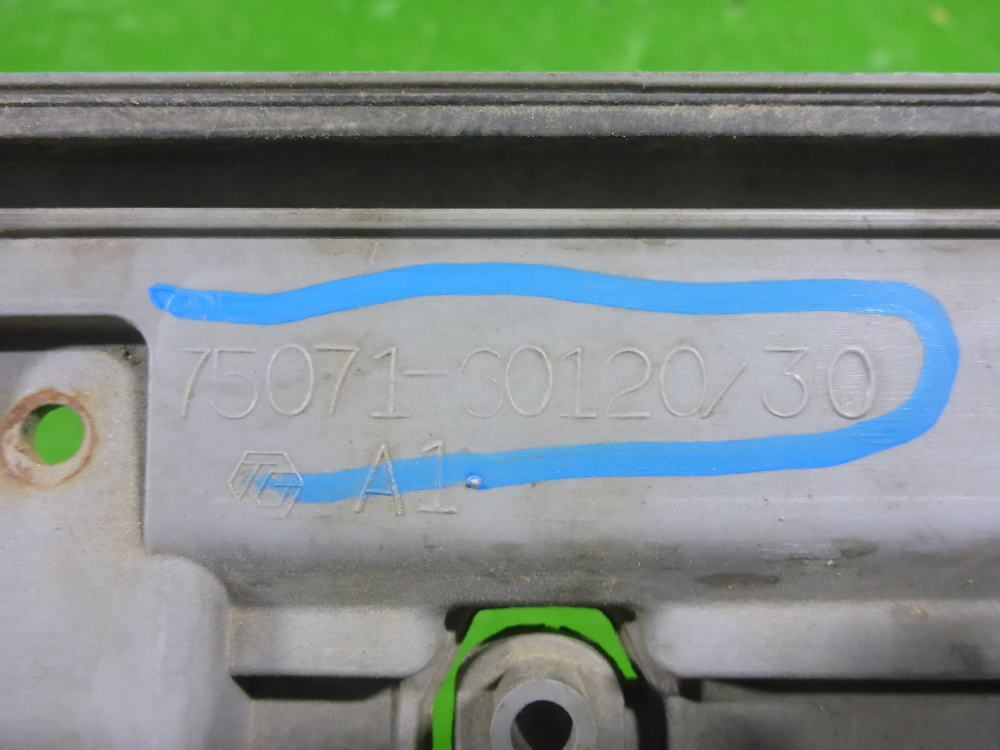 Накладка двери передней правой