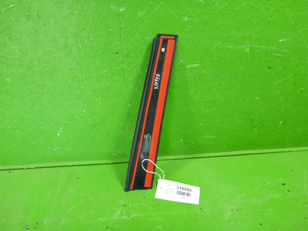 Накладка двери задней правой