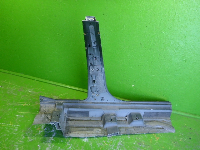 Порог со стойкой левый