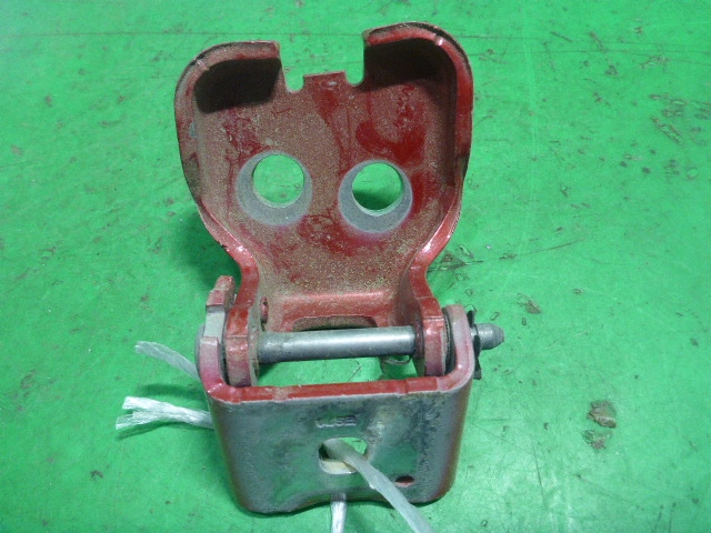 Петля двери задней левой верхняя