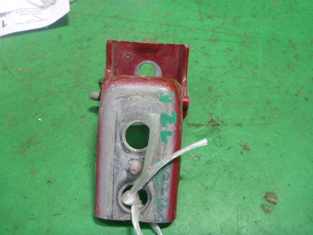 Петля двери задней левой нижняя