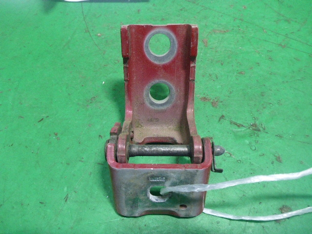 Петля двери передней левой верхняя