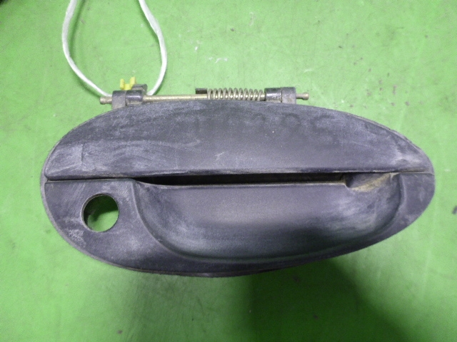 Ручка двери передней наружная правая