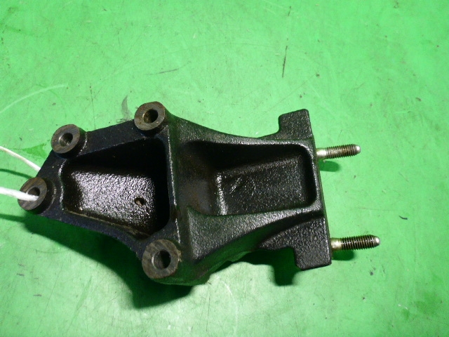 Кронштейн двигателя правый