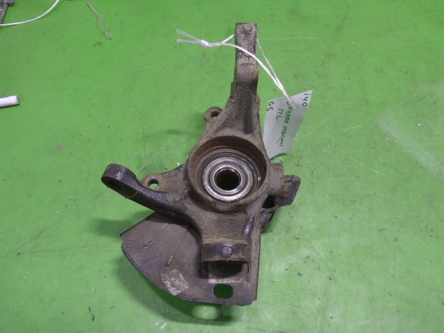 Кулак поворотный передний левый