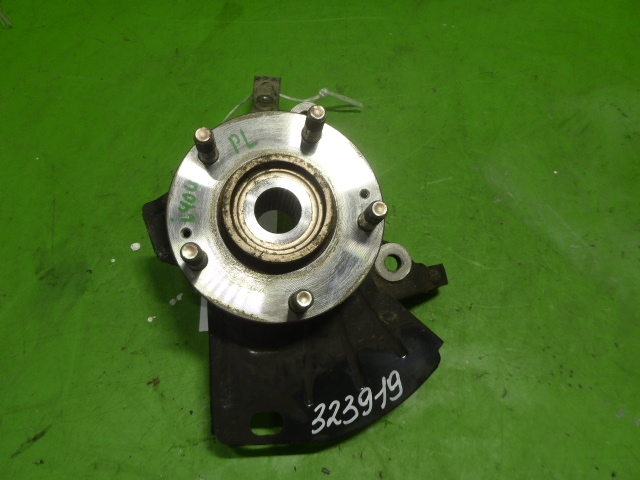 Кулак поворотный передний левый