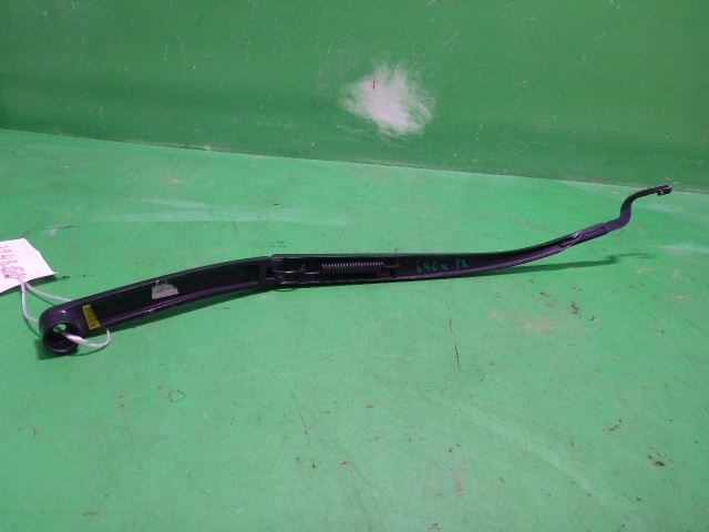 Поводок стеклоочистителя передний правый