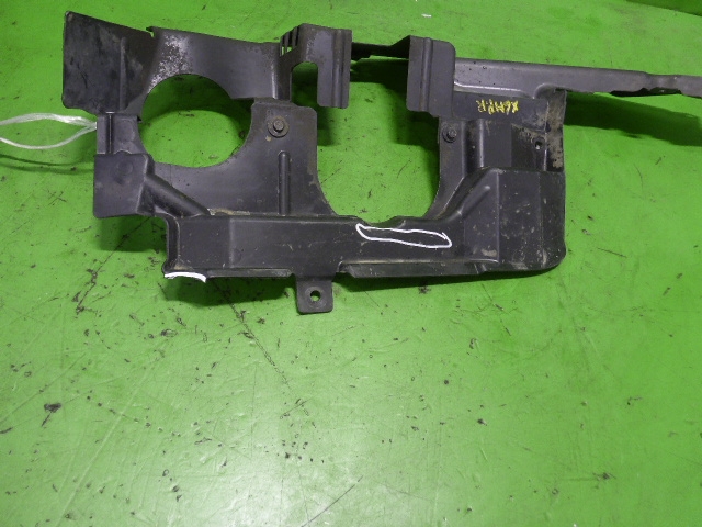 Пыльник двигателя боковой правый