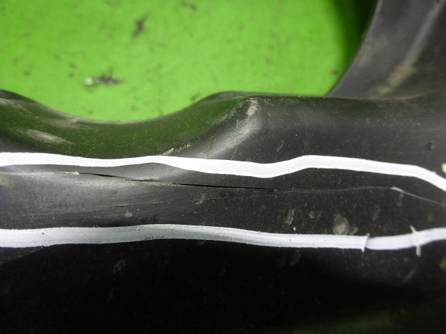 Пыльник двигателя боковой правый