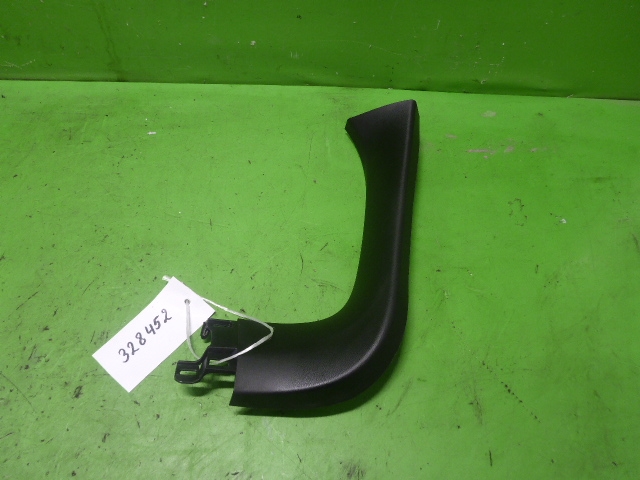 Обшивка двери багажника