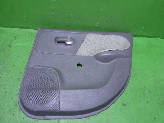 Обшивка двери задней правой